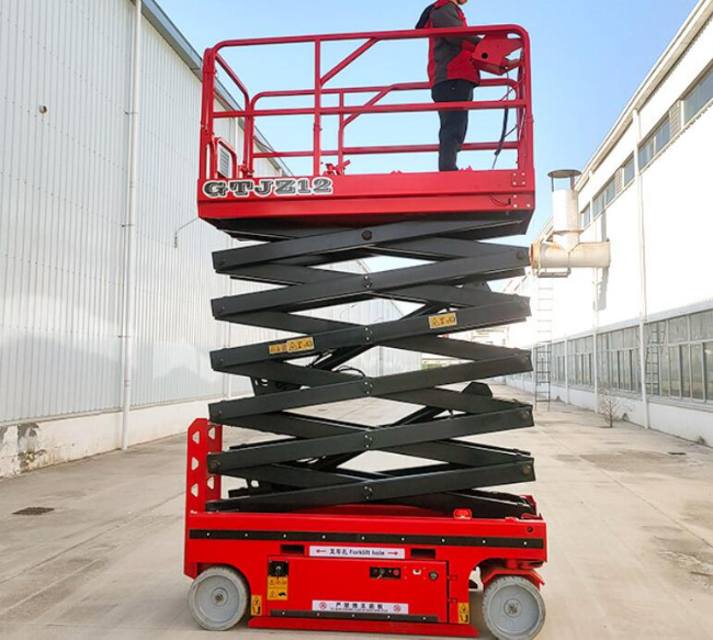 龙沙自行走移动式升降机