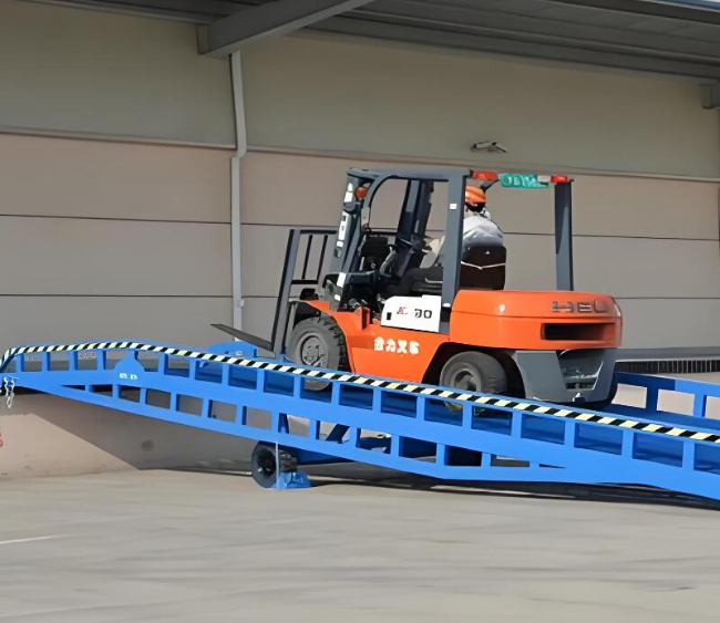 龙沙移动式卸货平台（叉车用）